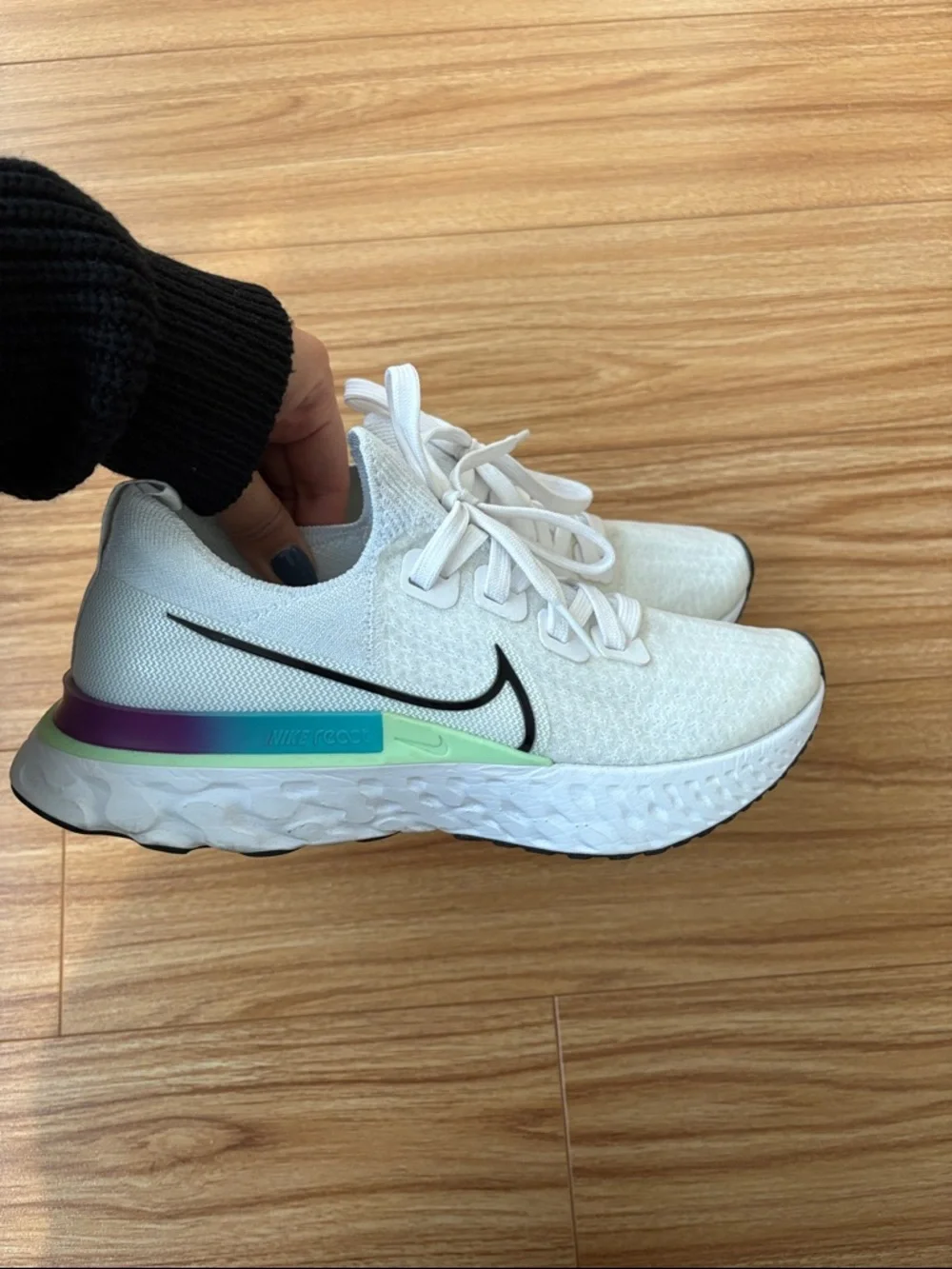 Nike White Running Shoes (Nike Flyknit Infinity React) - Picture 3 of 4